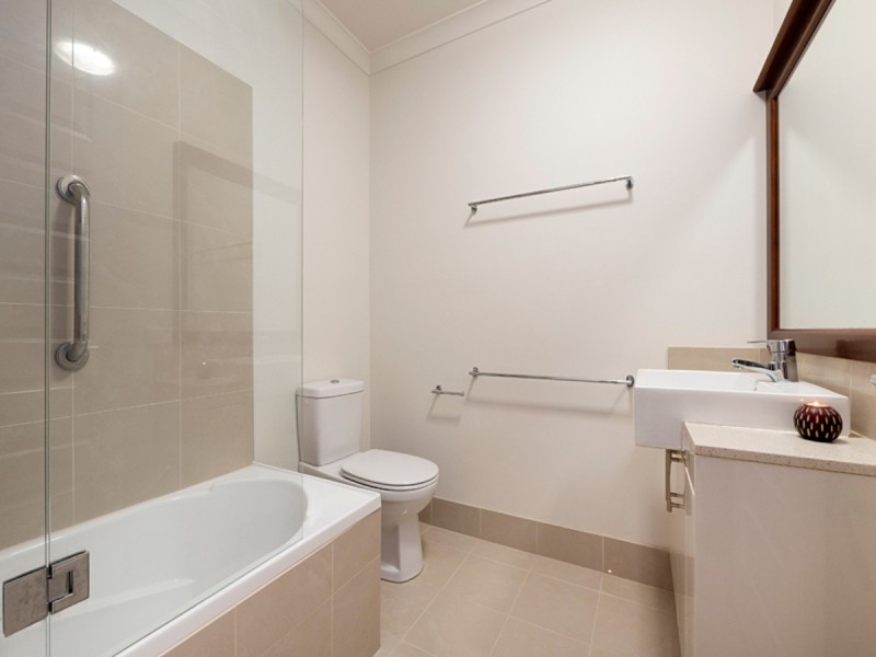 3/146 Carmody Road, St Lucia QLD 4067