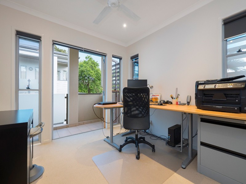 3/146 Carmody Road, St Lucia QLD 4067