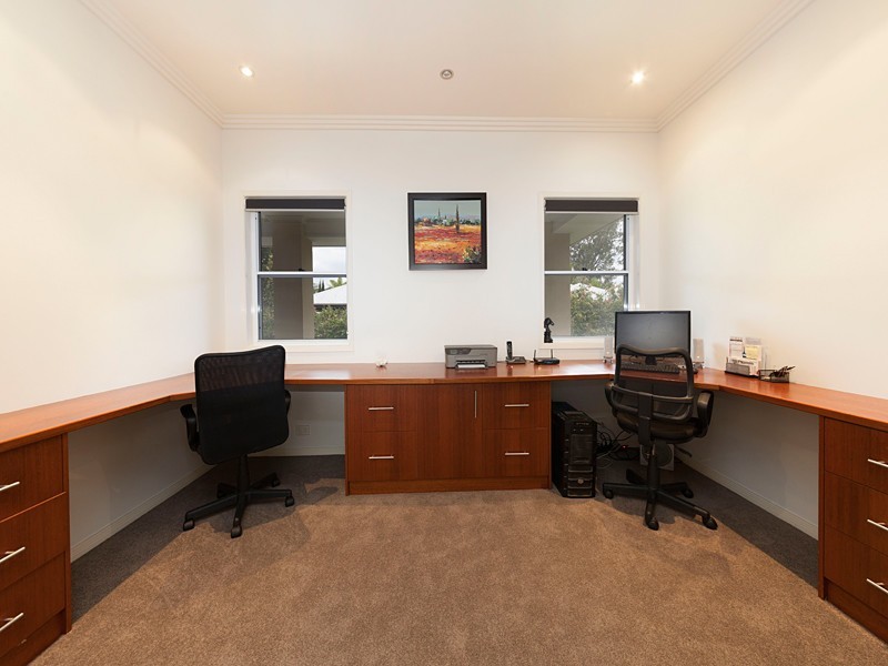 73 Sanctuary Place, Fig Tree Pocket QLD 4069