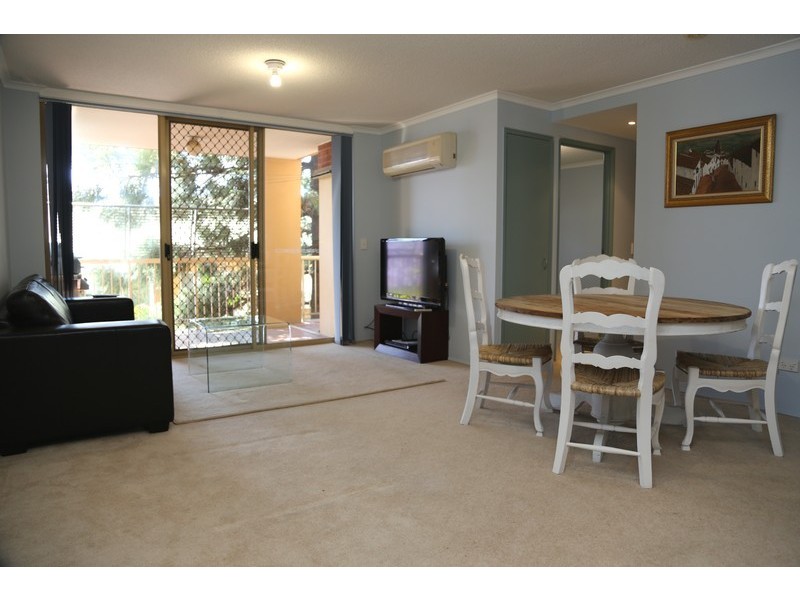 2/15 Clarence Road, Indooroopilly QLD 4068