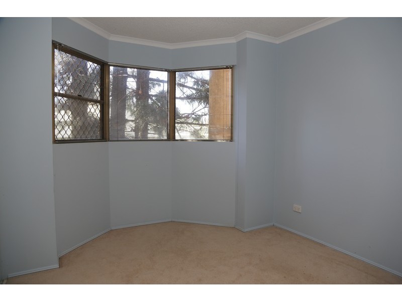 2/15 Clarence Road, Indooroopilly QLD 4068