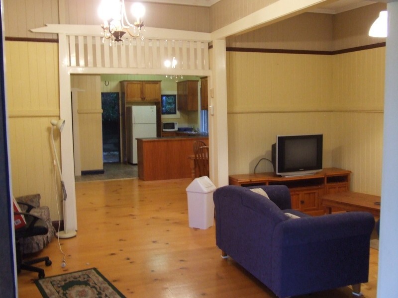 64 Dengate Lane, St Lucia QLD 4067