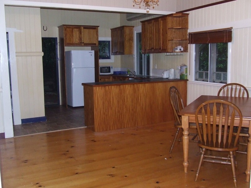 64 Dengate Lane, St Lucia QLD 4067
