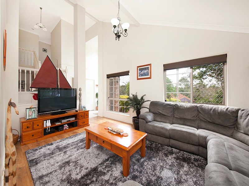 16 Campbell Crescent, Bellbowrie QLD 4070