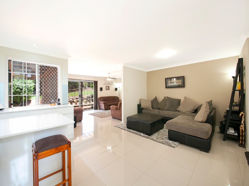 16 Campbell Crescent, Bellbowrie QLD 4070