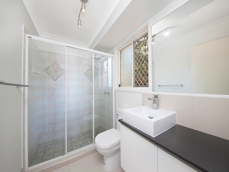 16 Campbell Crescent, Bellbowrie QLD 4070