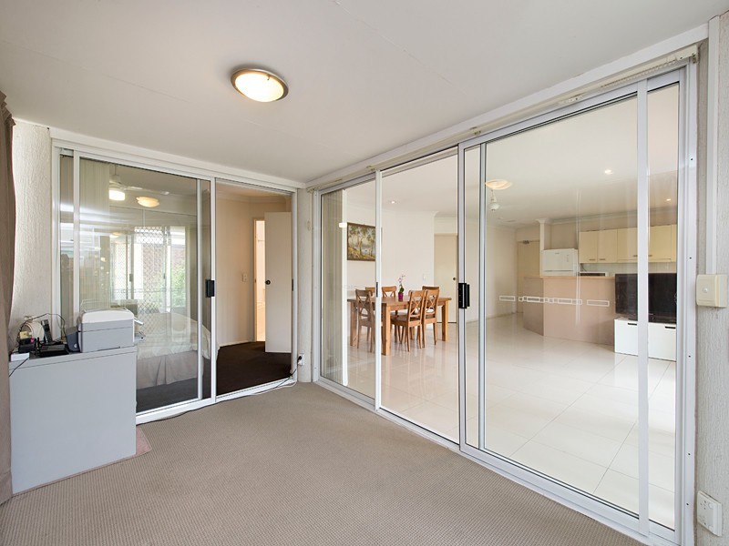 9/214 Sir Fred Schonell Drive, St Lucia QLD 4067