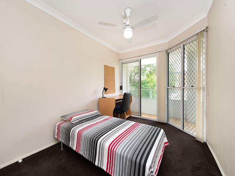 9/214 Sir Fred Schonell Drive, St Lucia QLD 4067