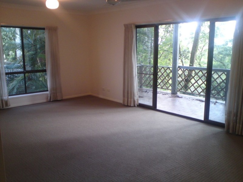 327 Swann Road, St Lucia QLD 4067