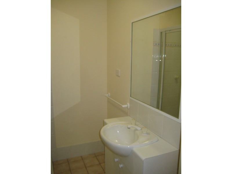 8/57 Mitre Street, St Lucia QLD 4067