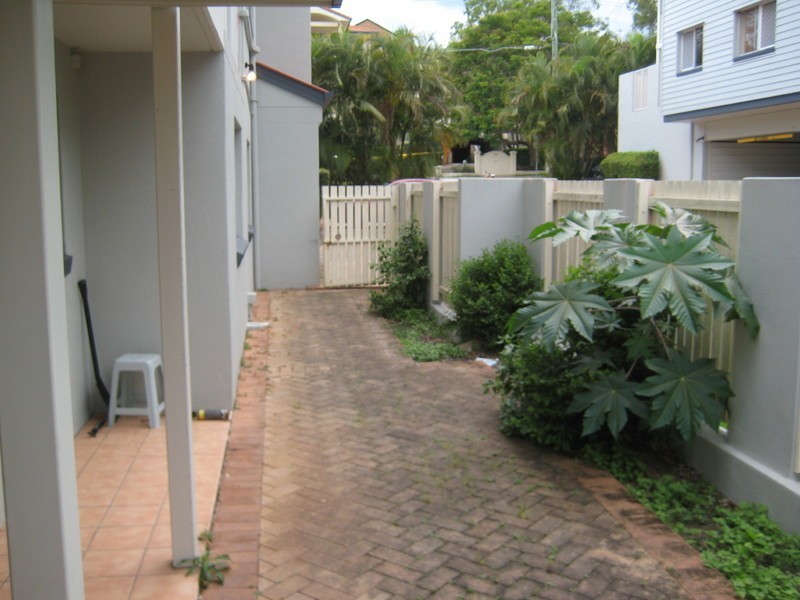 8/57 Mitre Street, St Lucia QLD 4067
