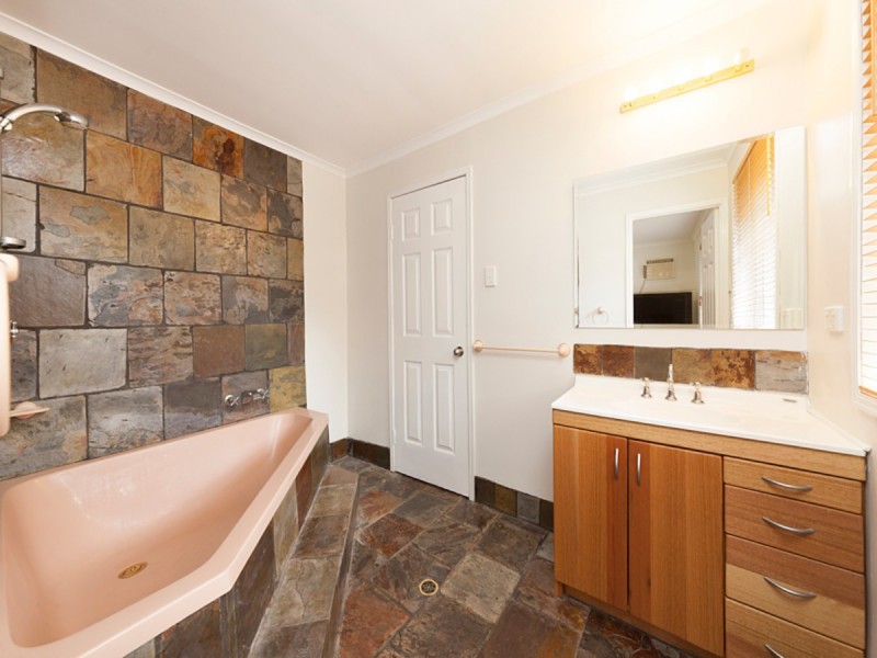 180 College Road, Karana Downs QLD 4306