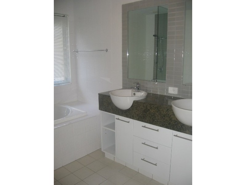 2/16 Cadell Street, Toowong QLD 4066