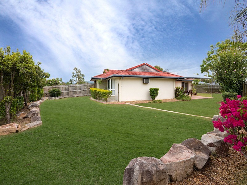 9 Sandalwood Street, Sinnamon Park QLD 4073