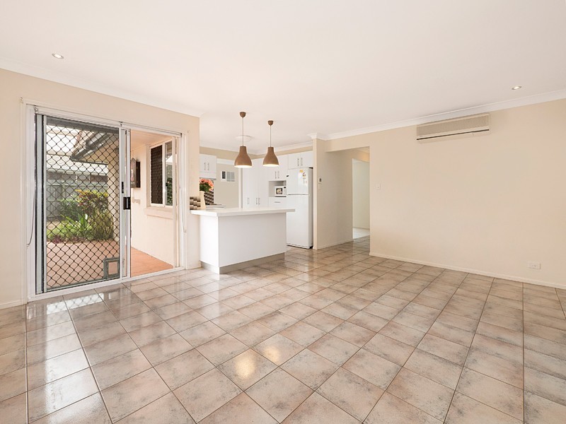 9 Sandalwood Street, Sinnamon Park QLD 4073