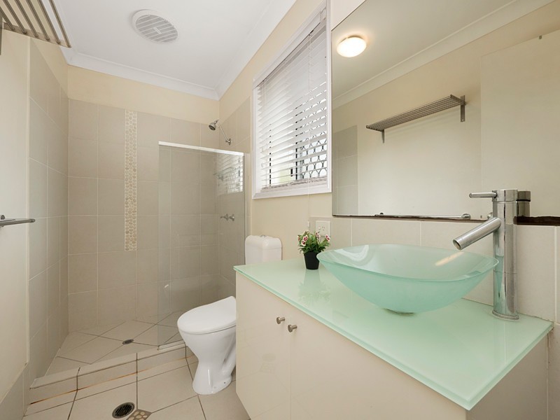 9 Sandalwood Street, Sinnamon Park QLD 4073