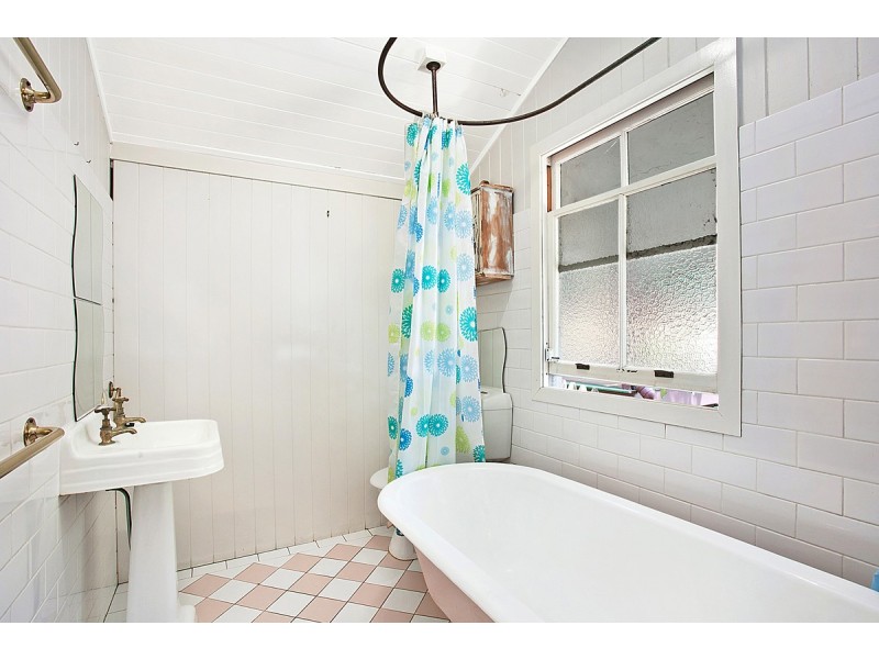 86 Waverley Road, Taringa QLD 4068