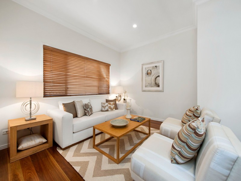 16 Oxford Terrace, Taringa QLD 4068