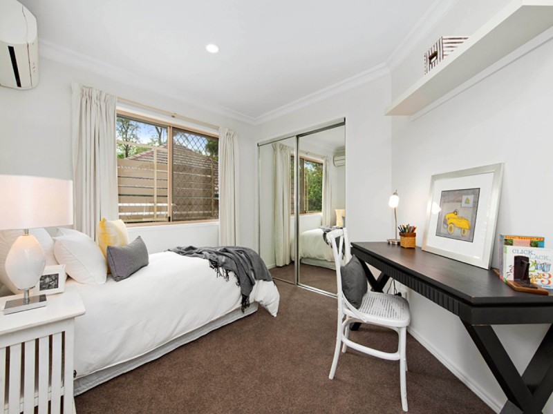 16 Oxford Terrace, Taringa QLD 4068