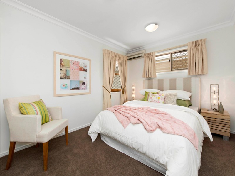 16 Oxford Terrace, Taringa QLD 4068