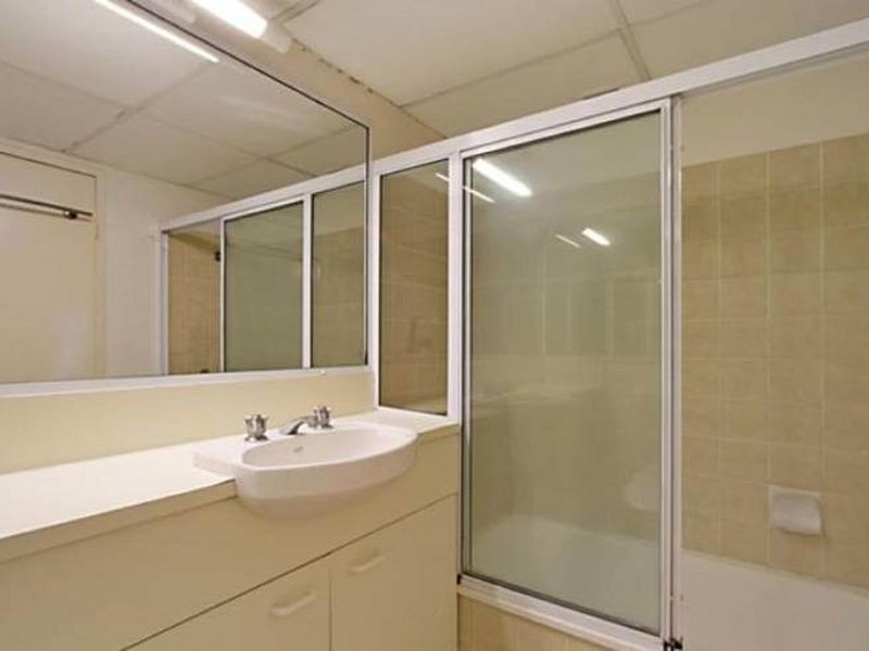 4/66 Kensington Terrace, Toowong QLD 4066