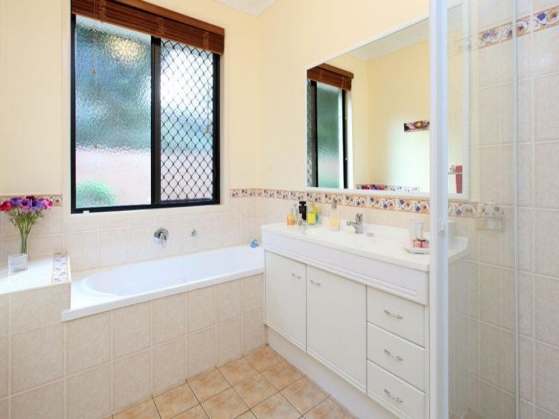 34 Nankin Street, Fig Tree Pocket QLD 4069