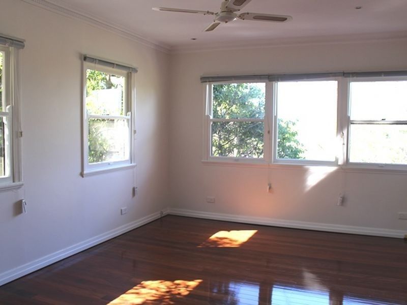 10 Blackstone Street, Indooroopilly QLD 4068