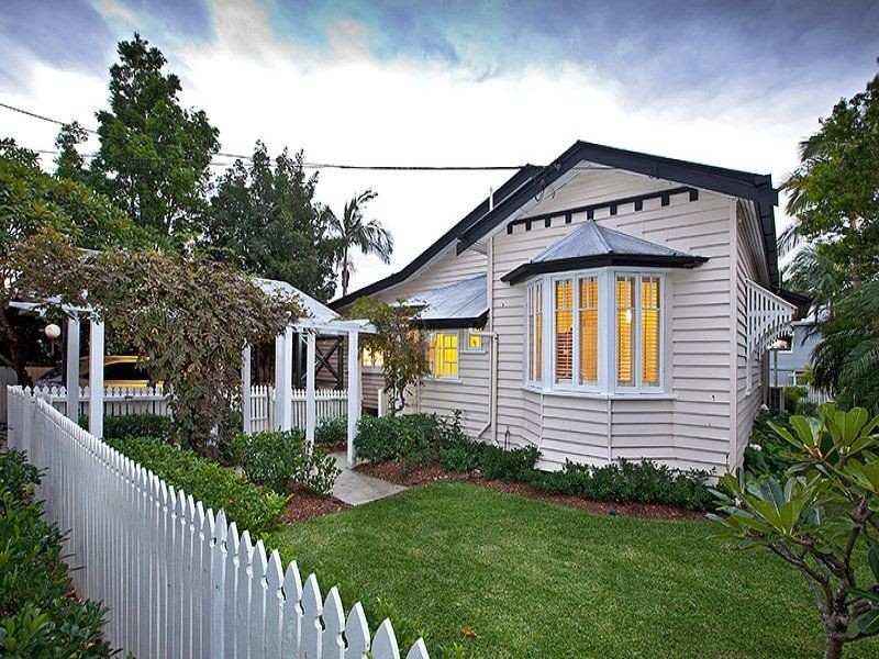 42 Neulans Road, Indooroopilly QLD 4068
