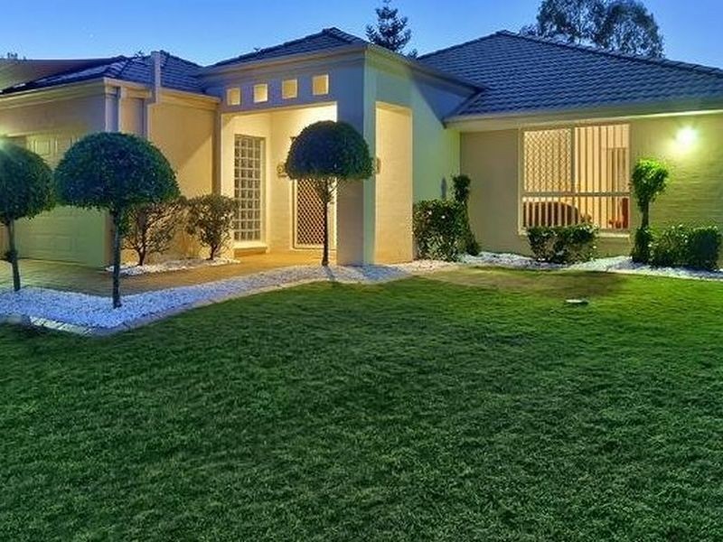 25 Lakeside Circuit, Sinnamon Park QLD 4073