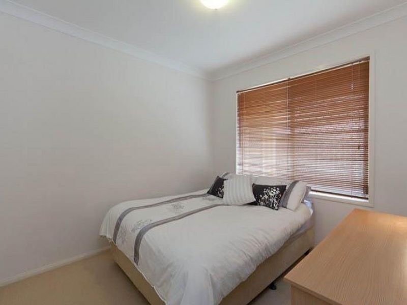 25 Lakeside Circuit, Sinnamon Park QLD 4073