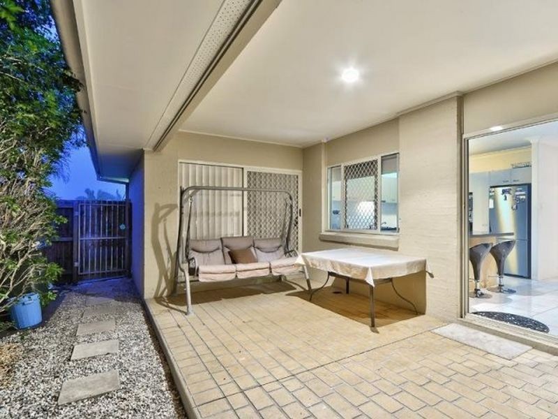 25 Lakeside Circuit, Sinnamon Park QLD 4073