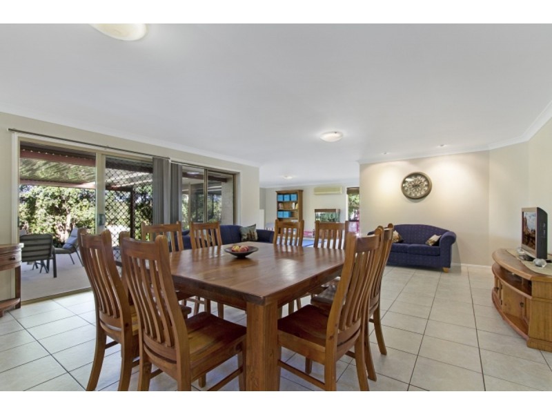 77 Pine County Place, Bellbowrie QLD 4070