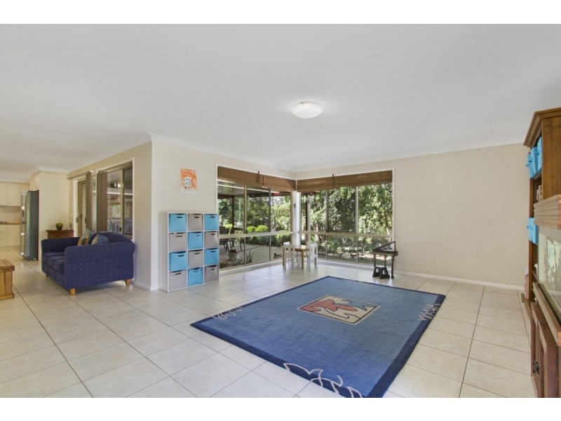 77 Pine County Place, Bellbowrie QLD 4070