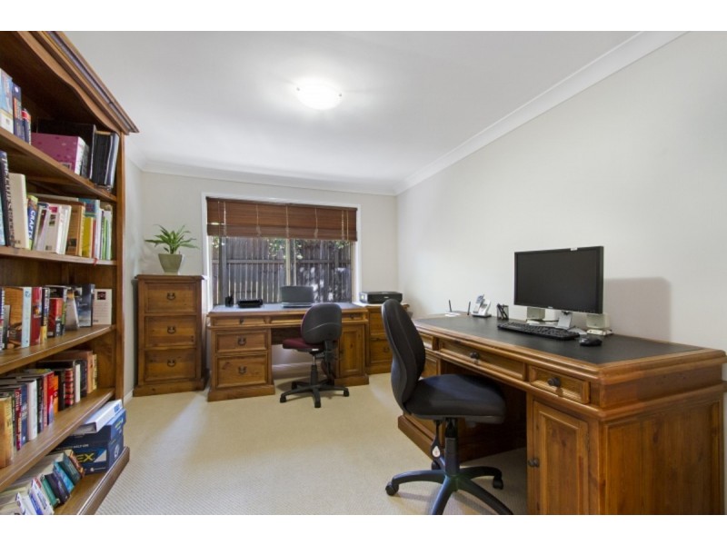 77 Pine County Place, Bellbowrie QLD 4070