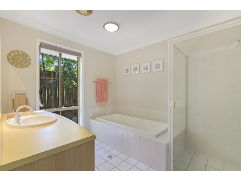 77 Pine County Place, Bellbowrie QLD 4070