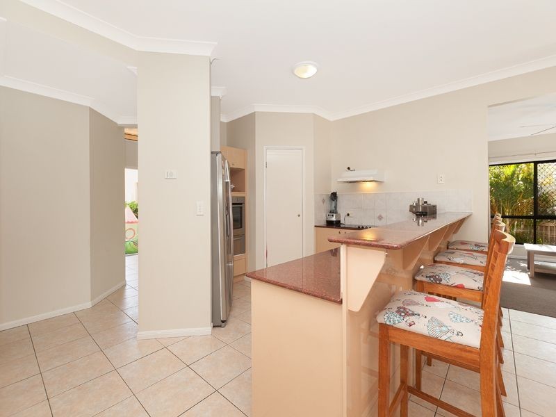 2 Evergreen Close, Kenmore QLD 4069
