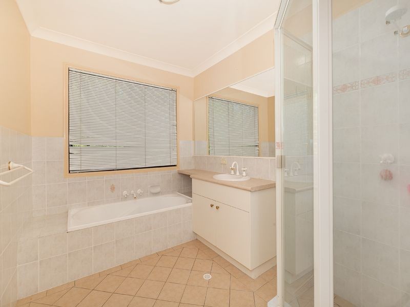 2 Evergreen Close, Kenmore QLD 4069