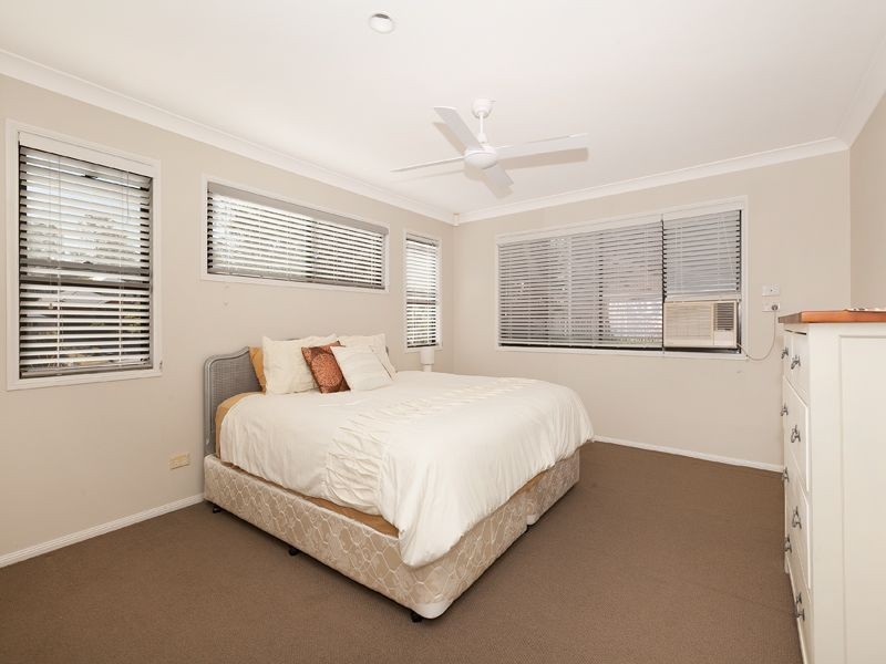 2 Evergreen Close, Kenmore QLD 4069