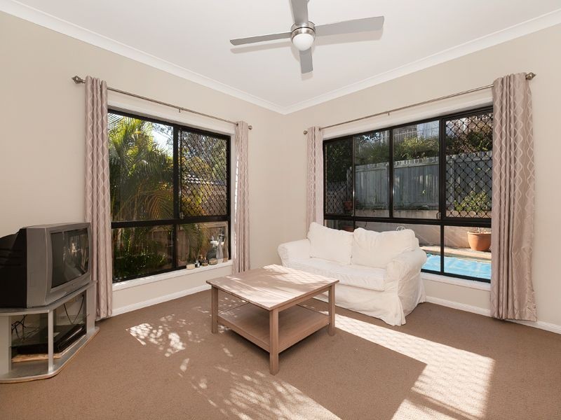 2 Evergreen Close, Kenmore QLD 4069