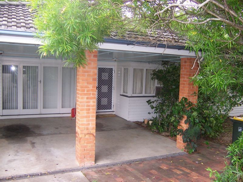 215 Carmody Road, St Lucia QLD 4067