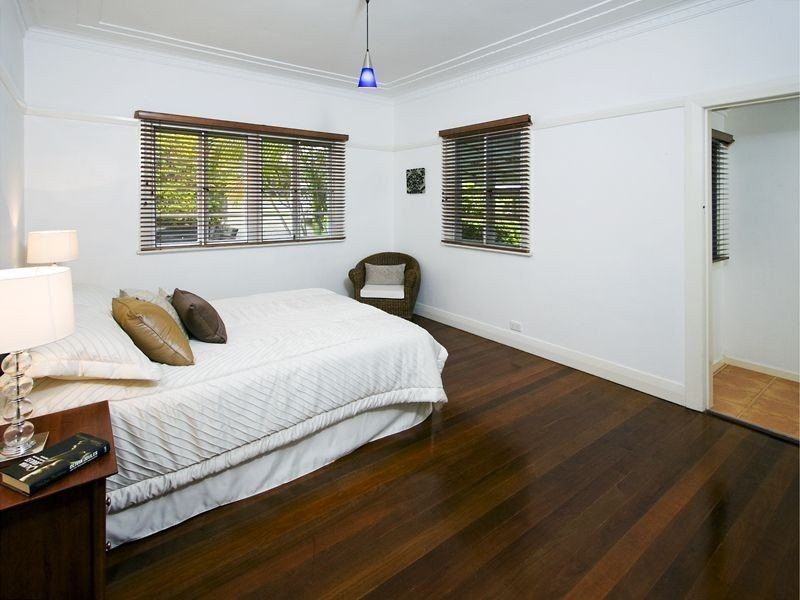 122 Taringa Parade, Indooroopilly QLD 4068