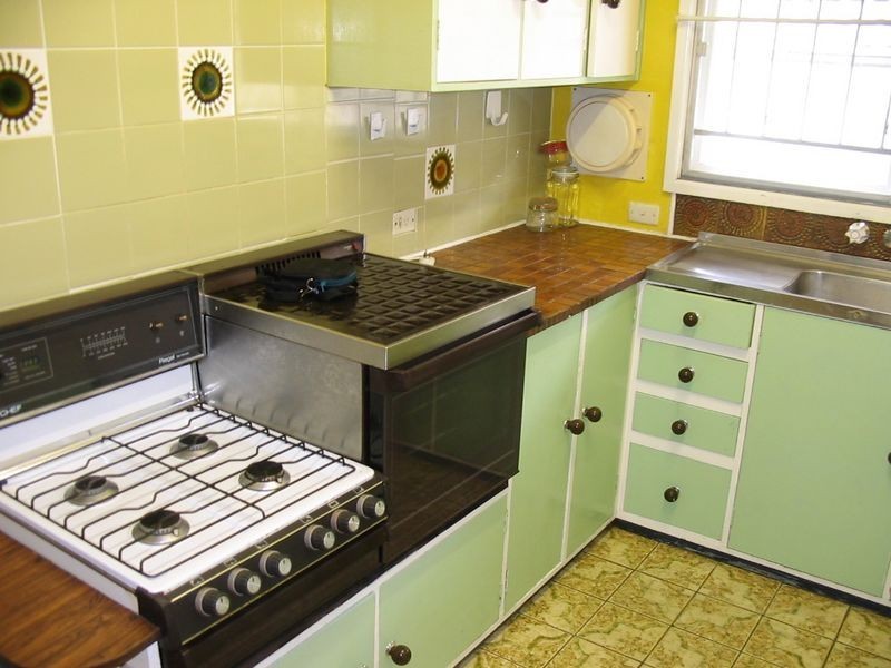 98 Eighth Avenue, St Lucia QLD 4067