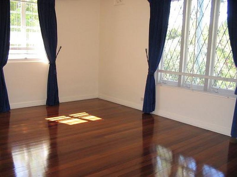 100 Eighth Avenue, St Lucia QLD 4067