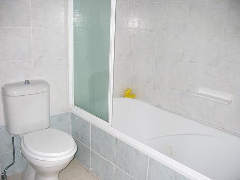 100 Eighth Avenue, St Lucia QLD 4067