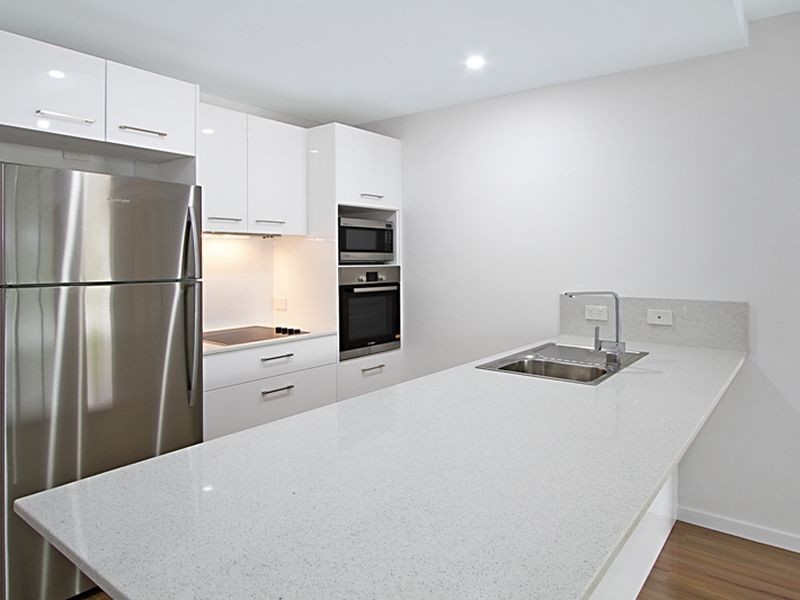 7/4 Carmody Road, St Lucia QLD 4067