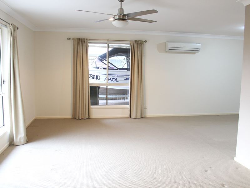 16 Salubris Place, Moggill QLD 4070