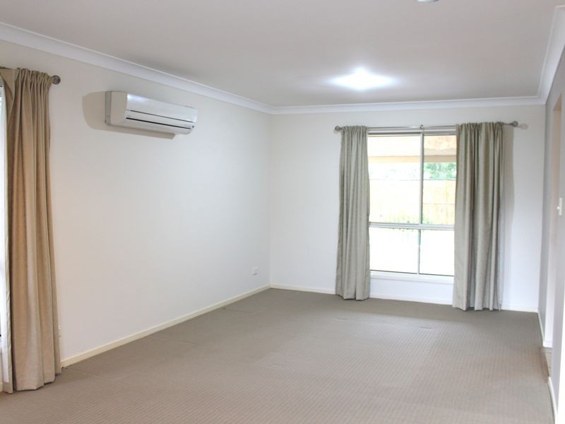 16 Salubris Place, Moggill QLD 4070