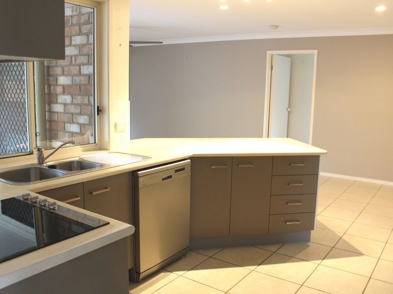 16 Salubris Place, Moggill QLD 4070