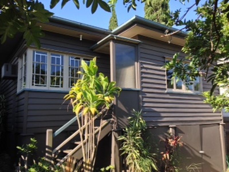 10 Newcross Street, Indooroopilly QLD 4068