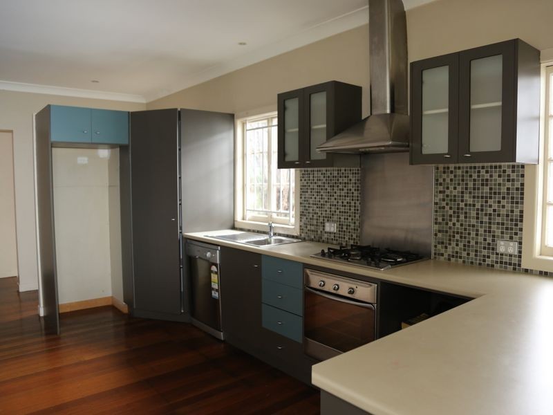 10 Newcross Street, Indooroopilly QLD 4068